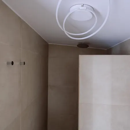 Anemos Family 公寓 费拉