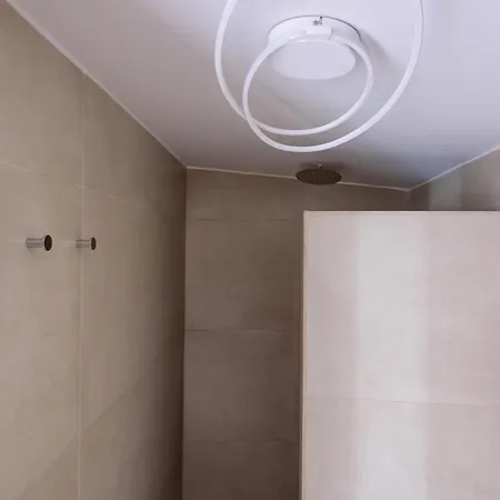 Anemos Family 公寓 费拉