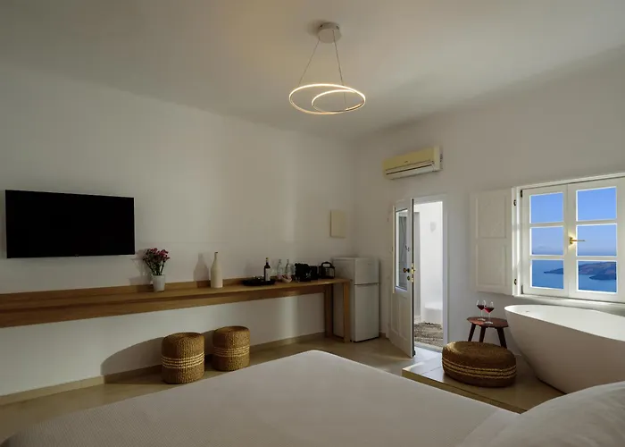 Anemos Family Fira (Santorini)