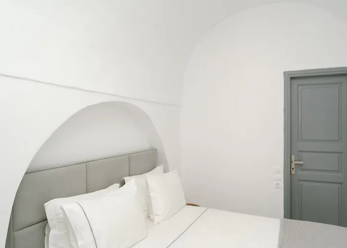 Anemos Family Fira (Santorini)